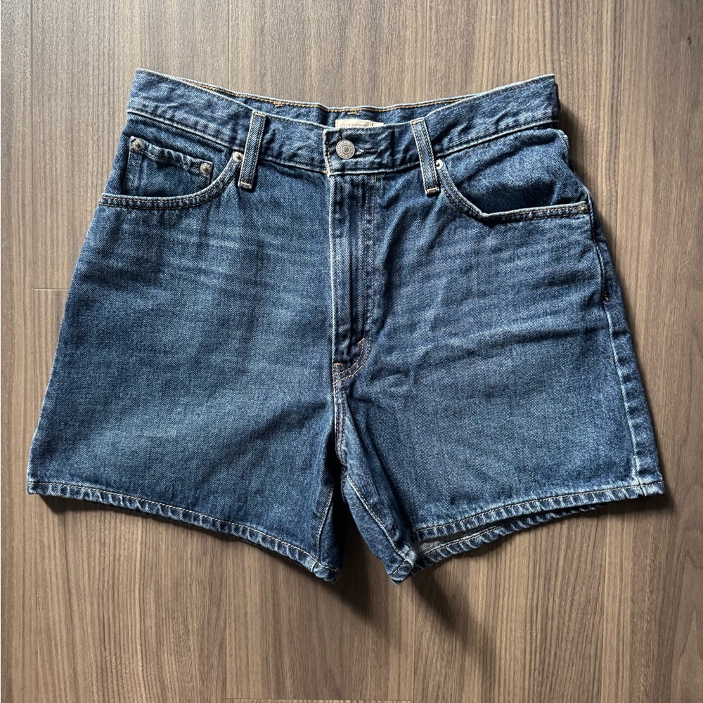Levi’s Cinch Shorts Dark Wash